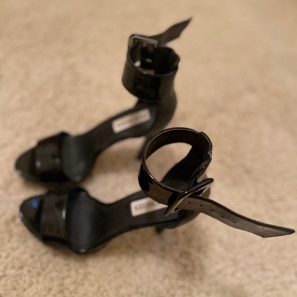 Steve Madden - Picture 2 of 2